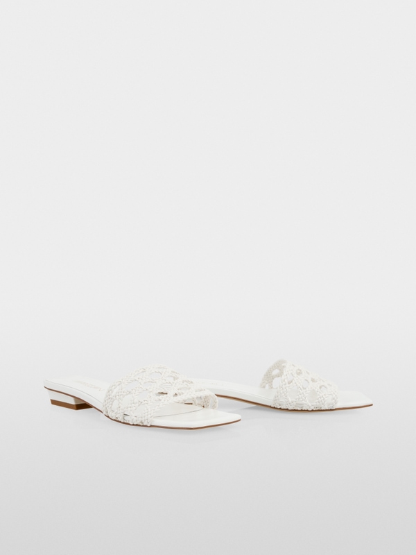 Flat sandals with macramé straps