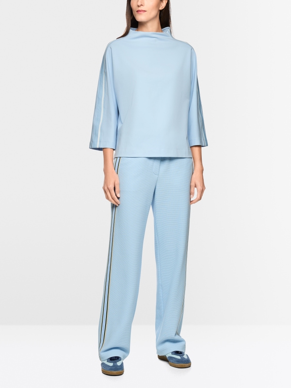 Sweatshirt with stand-up collar