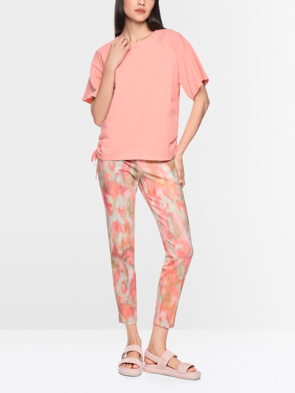 T-shirt with gathering