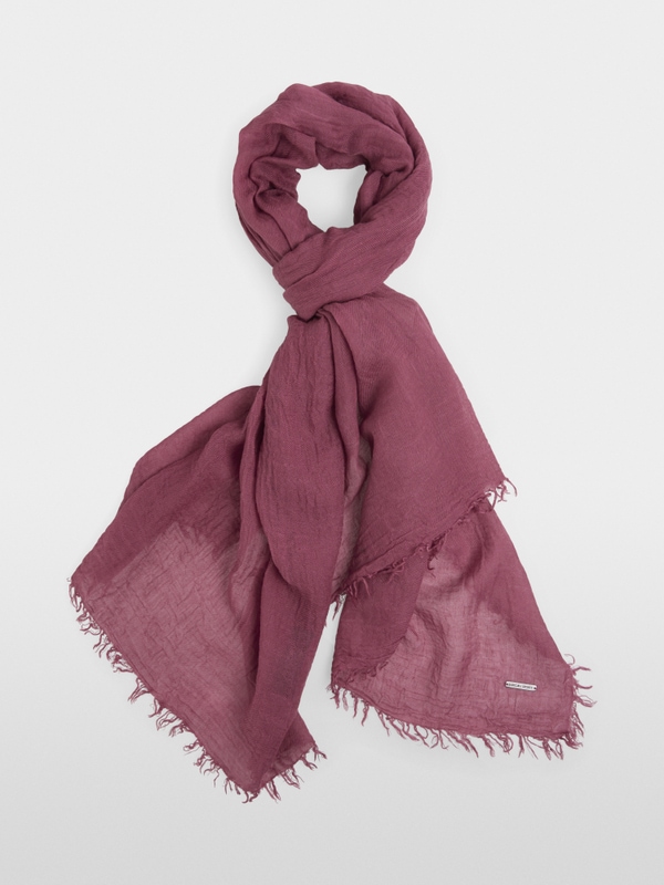 Scarf with crinkle effect