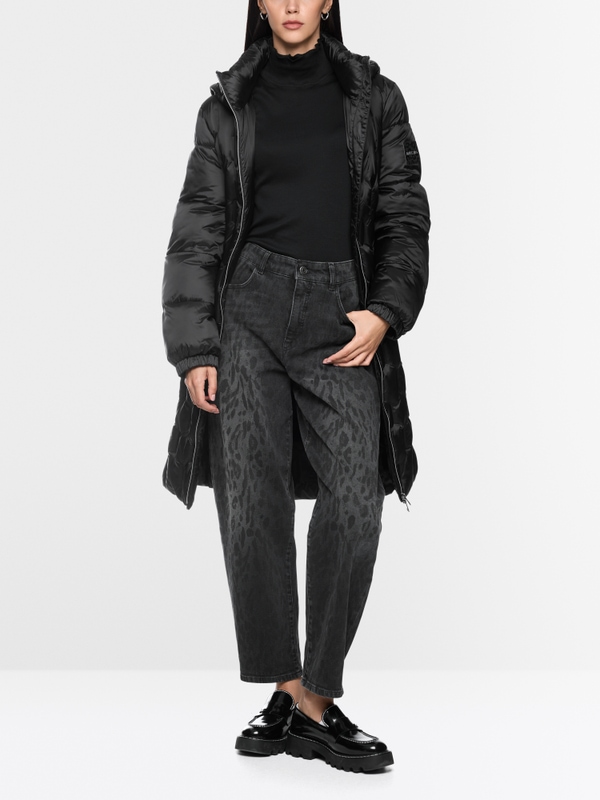 Padded coat with waist belt