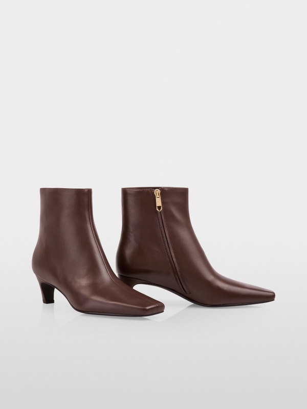 Ankle-high leather booties