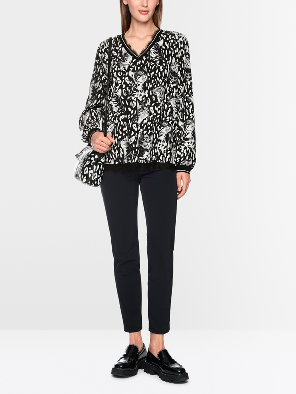 Loose-fitting printed blouse
