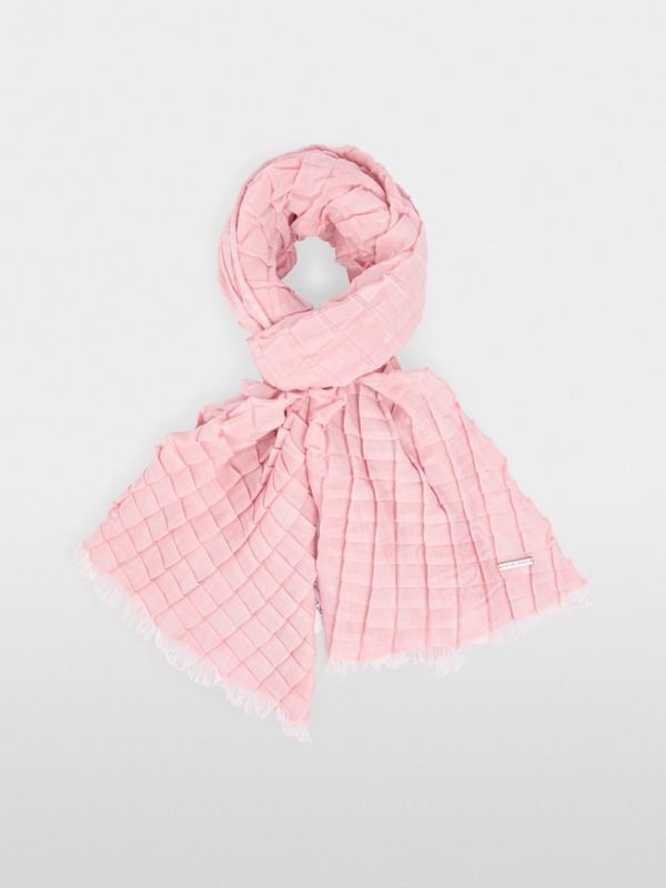Scarf with textured pattern