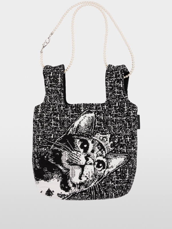 Reversible knitted bag with cat motif