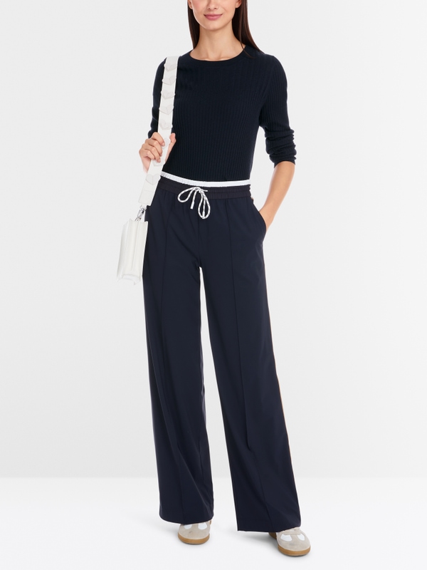 Körpernaher Sweater "Rethink Together"
