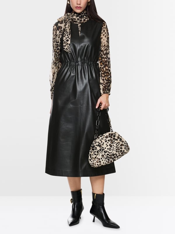 Leder-Maxikleid mit V-Ausschnitt