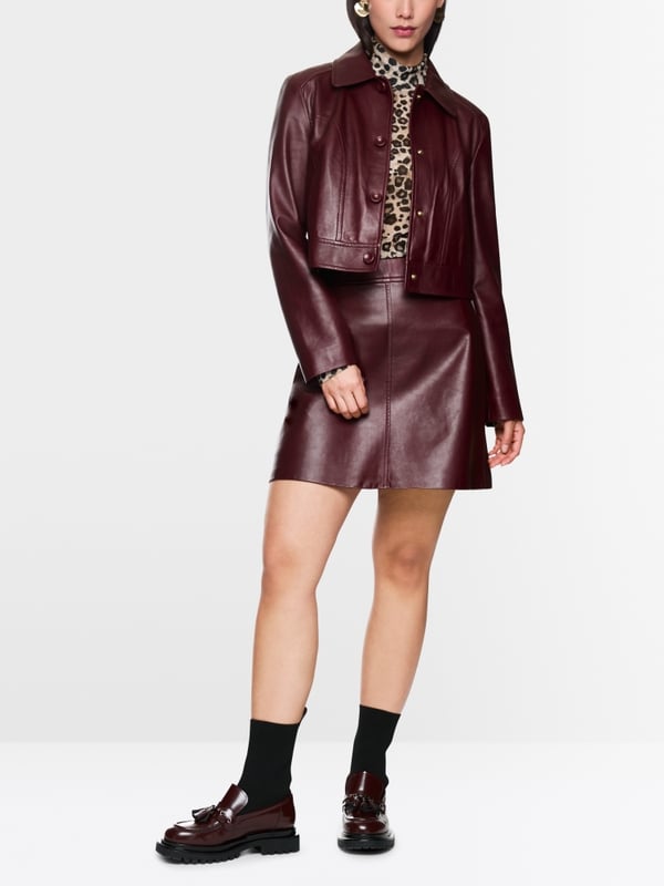 Kurze Lederjacke mit Kragen