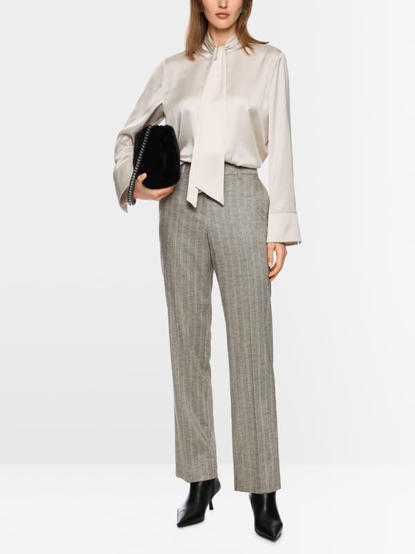 Feminine blouse with bow