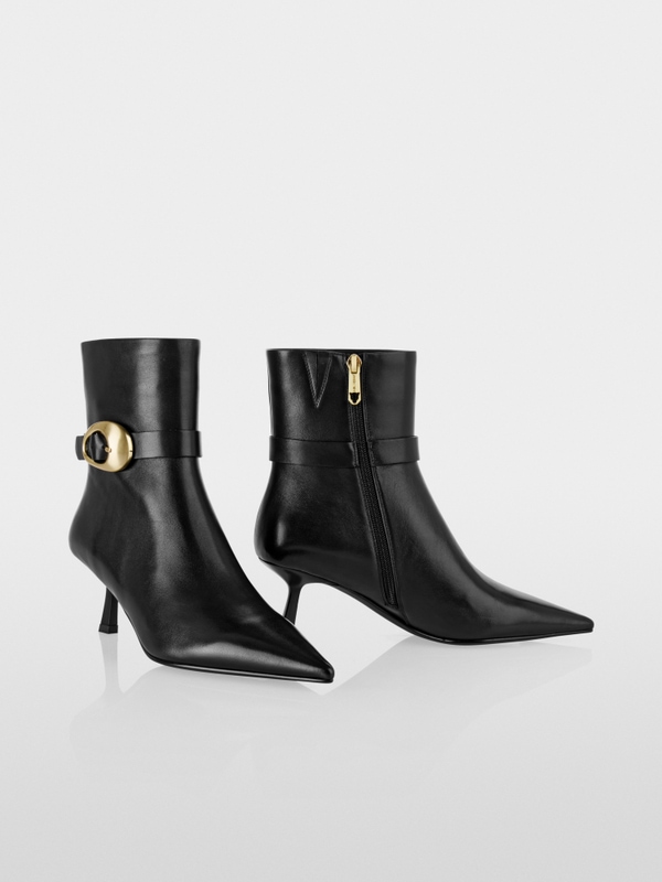 Bottines à boucle dorée