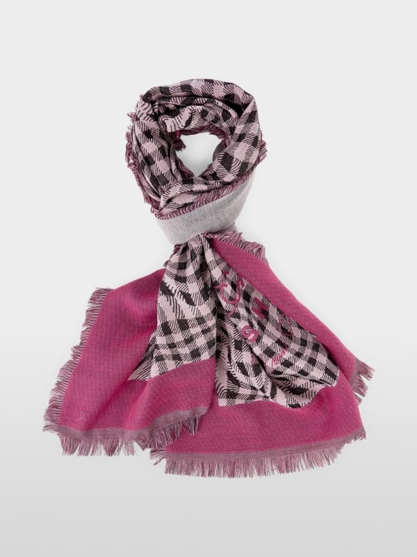 Lightweight scarf with checked pattern