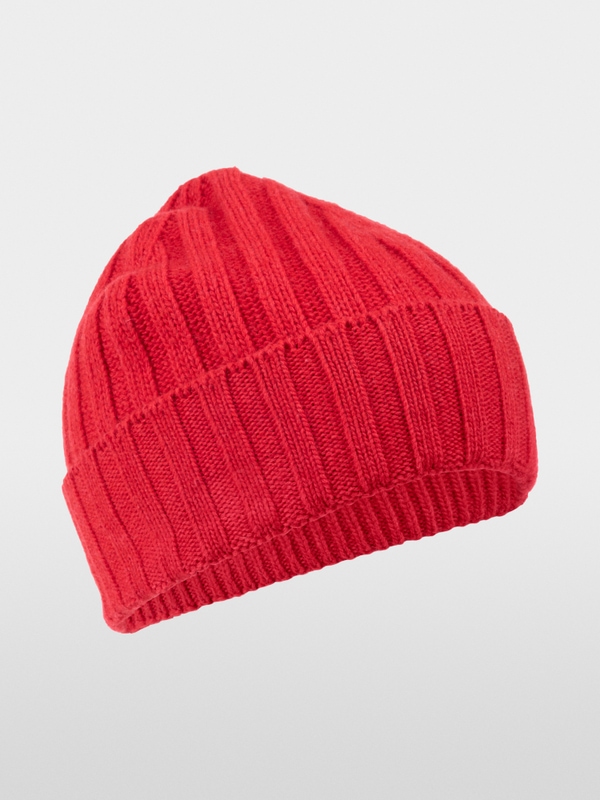 Elegant knitted hat with cashmere