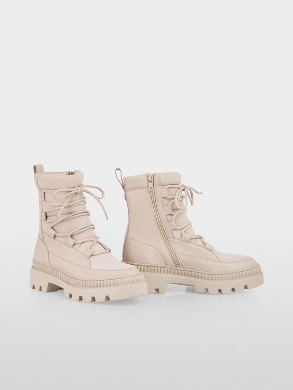 Stiefelette mit robuster Profilsohle