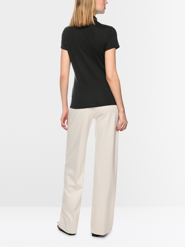 Plain T-shirt with short sleeves