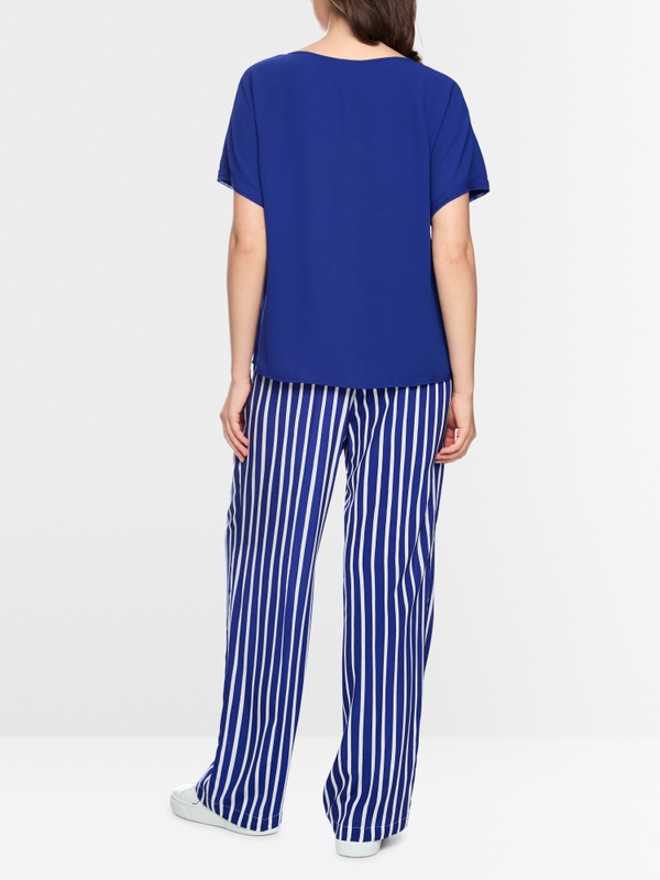Loose-fitting flowing material blouse | marc-cain.com/en