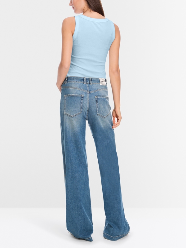 Slim-fit top