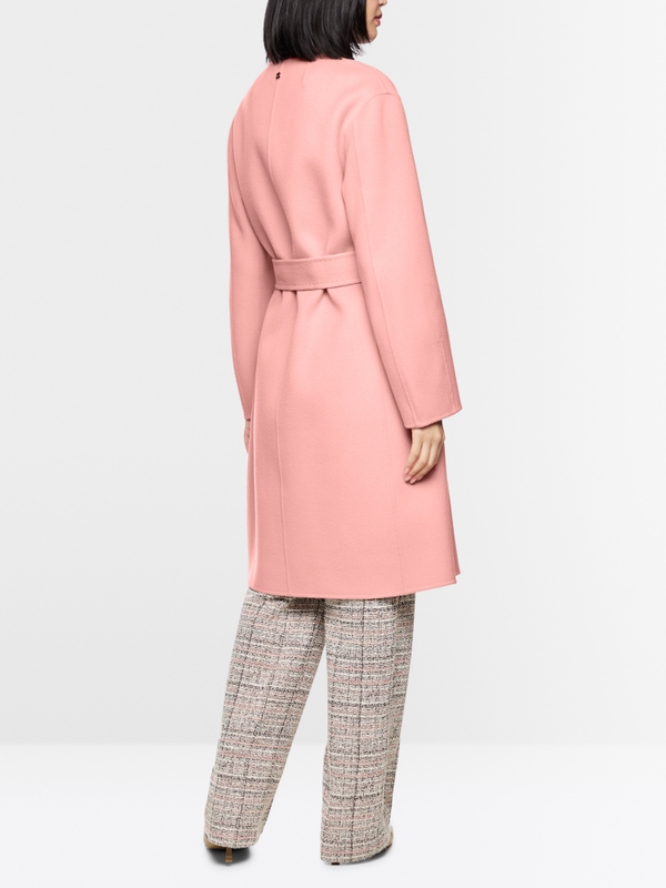 Elegant coat made of pure wool