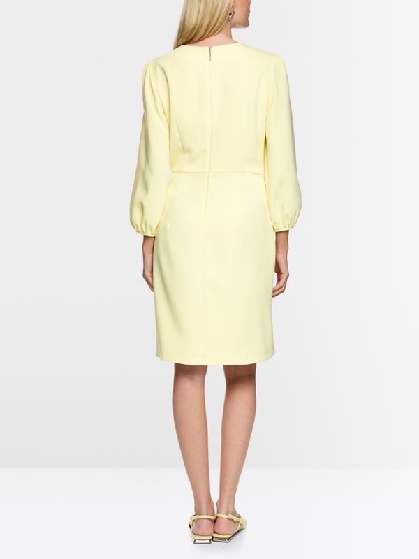 Fitted dress with round neck