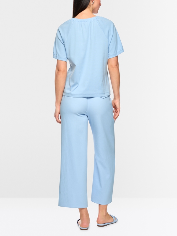 Plain short-sleeve shirt with gathering