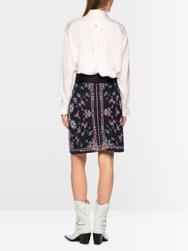 Classic style blouse ‘Rethink Together’