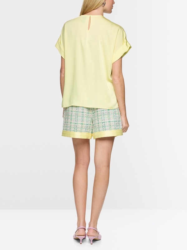 Flowing blouse with short sleeves