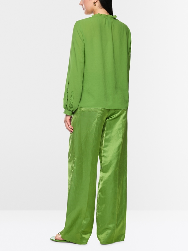 Feminine blouse with ruffle