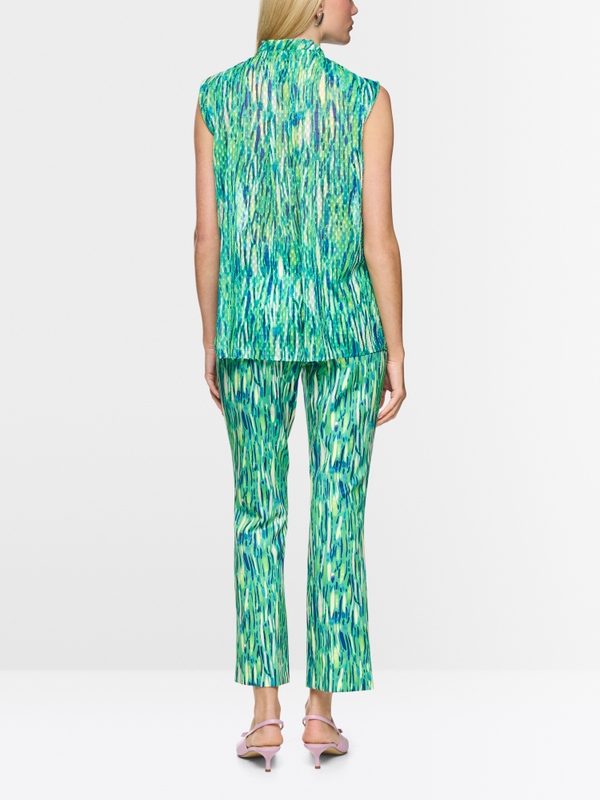 Feminine top with ruffles