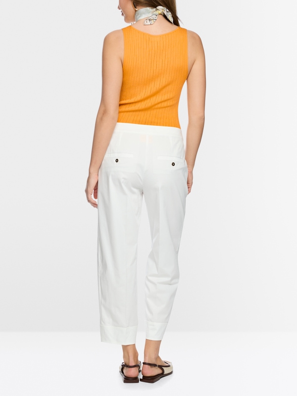 Sleeveless fine knit top