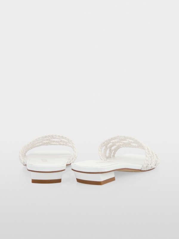 Flat sandals with macramé straps