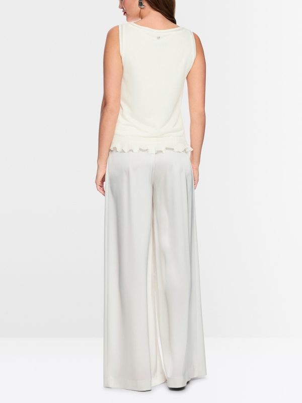 Sleeveless knit top with ruffle