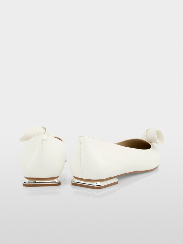 Leather flat ballerinas with calla lily
