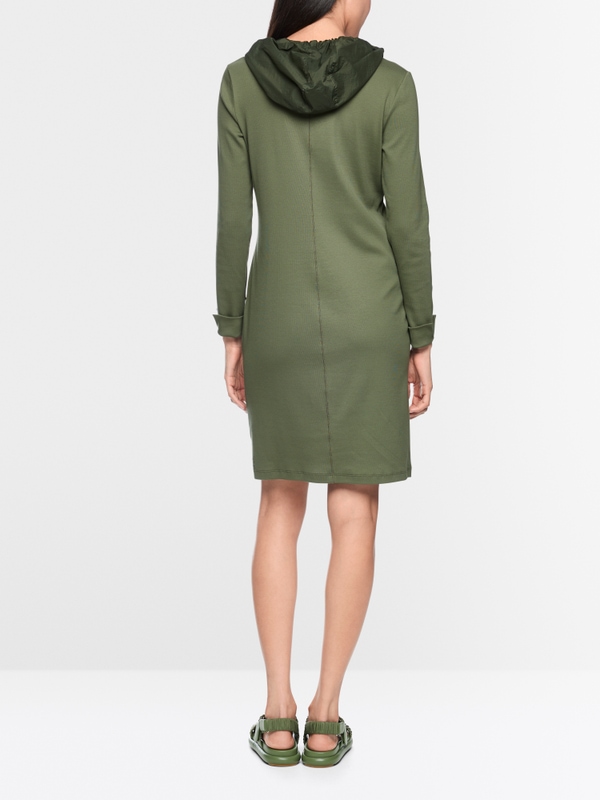 Sporty dress with hood