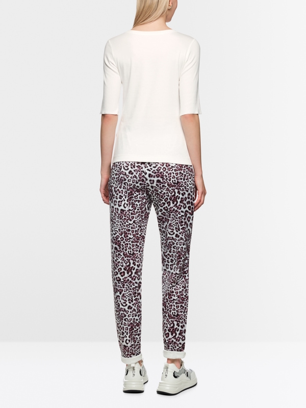 T-shirt with half-length sleeves