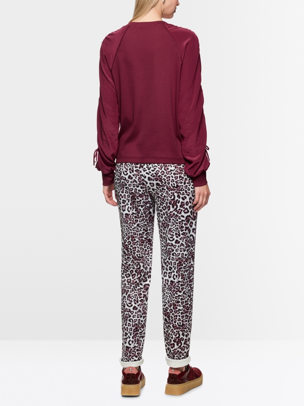 Blouse shirt with gathering