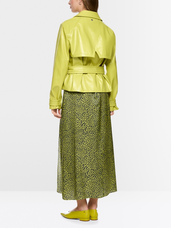 Short trench jacket with patent finish