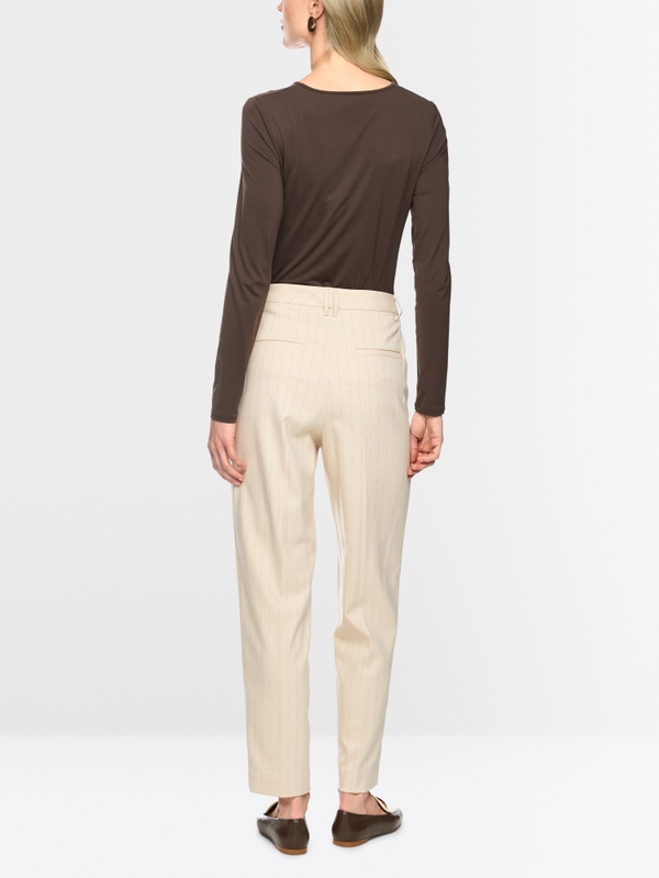 Refined long-sleeved stretch top