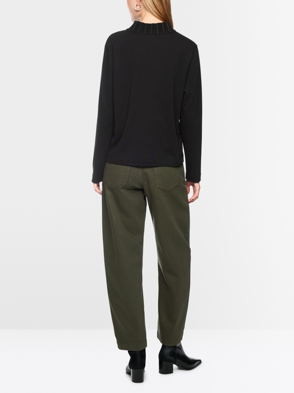 Shirt with knitted collar