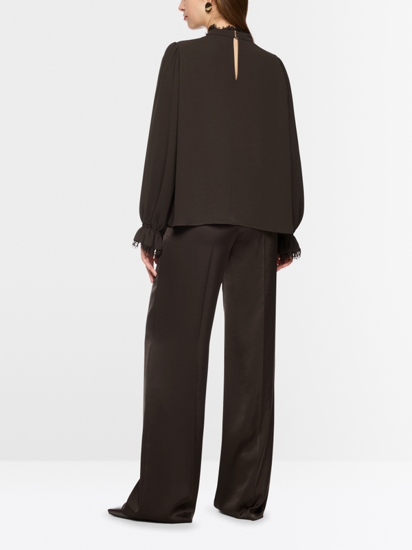 Flowing blouse with lace