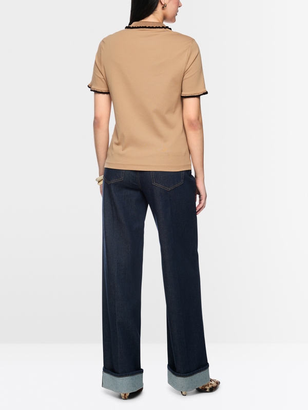 Polo shirt with contrasting details