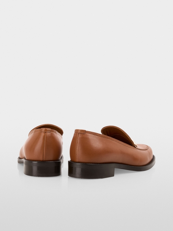 Mocassins en cuir avec boucle métallique raffinée