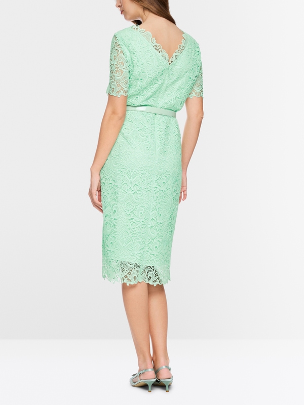 Robe mi-longue en dentelle guipure