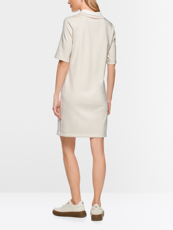 Robe courte tricotée en Allemagne