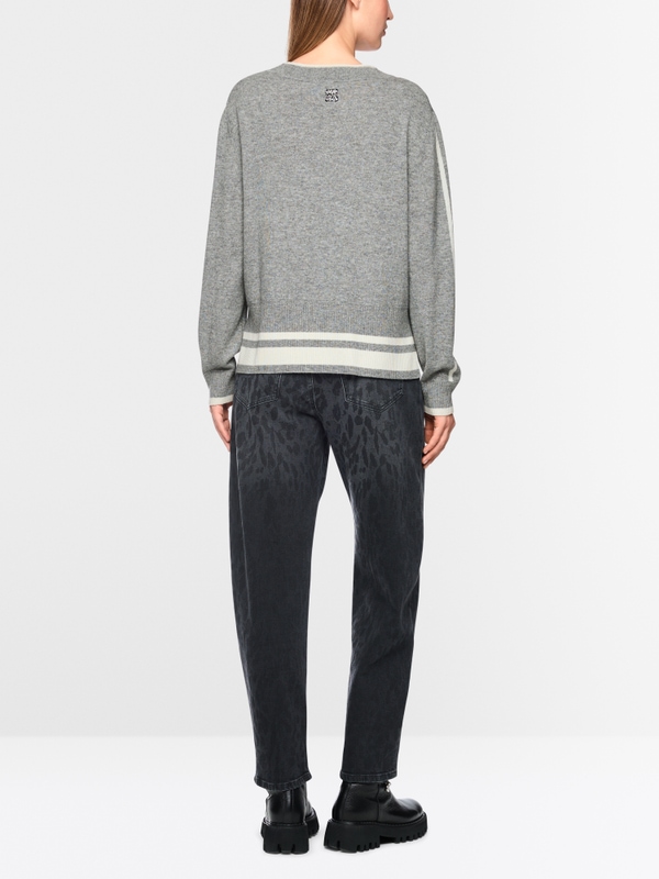 Knitted jumper with lettering