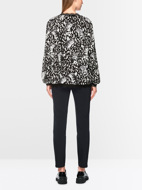 Loose-fitting printed blouse