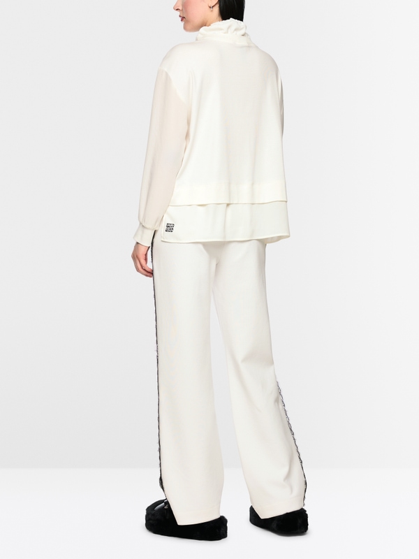 Loose-fitting blouse