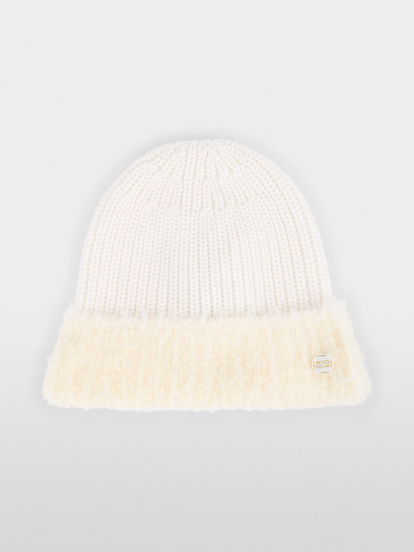 ‘Knitted in Germany’ cosy beanie