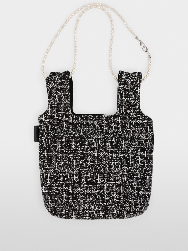 Reversible knitted bag with cat motif