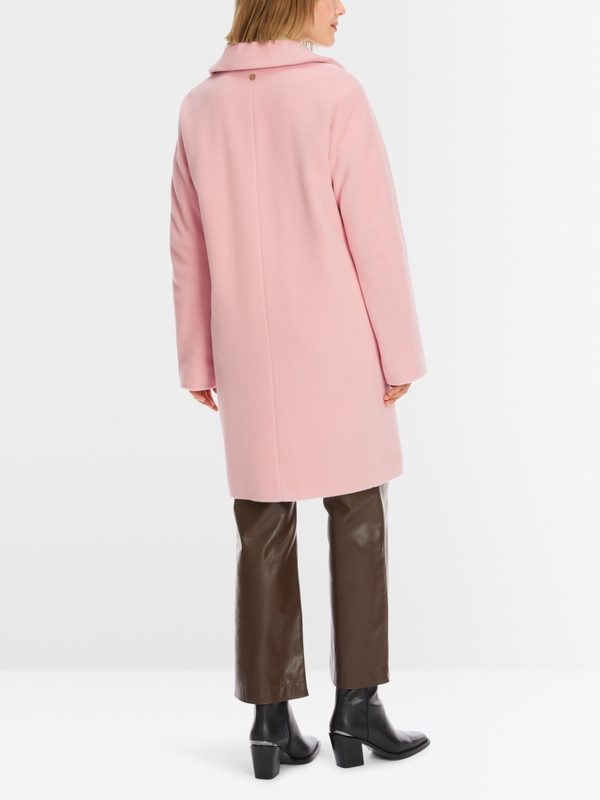 Fluffy coat with kimono sleeves