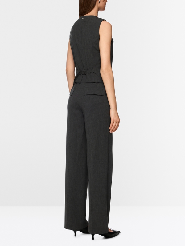 Getailleerd vest met smalle riem