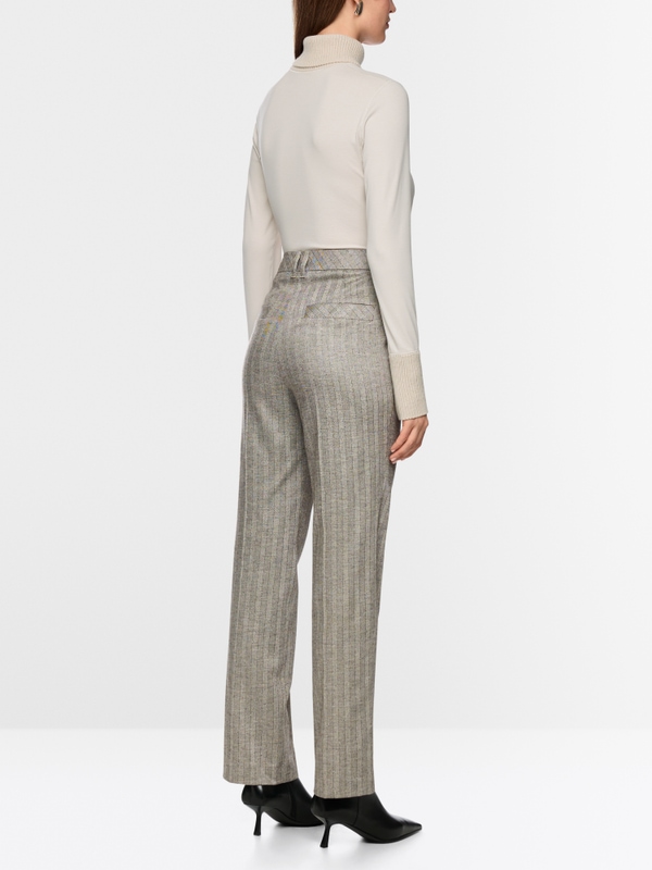 Long-sleeved top with knit collar